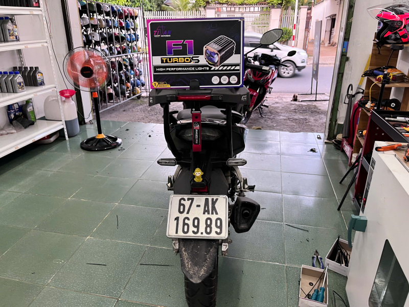 Độ đèn nâng cấp ánh sáng Trợ sáng Titan F1 Turbo S cho xe Winner V4